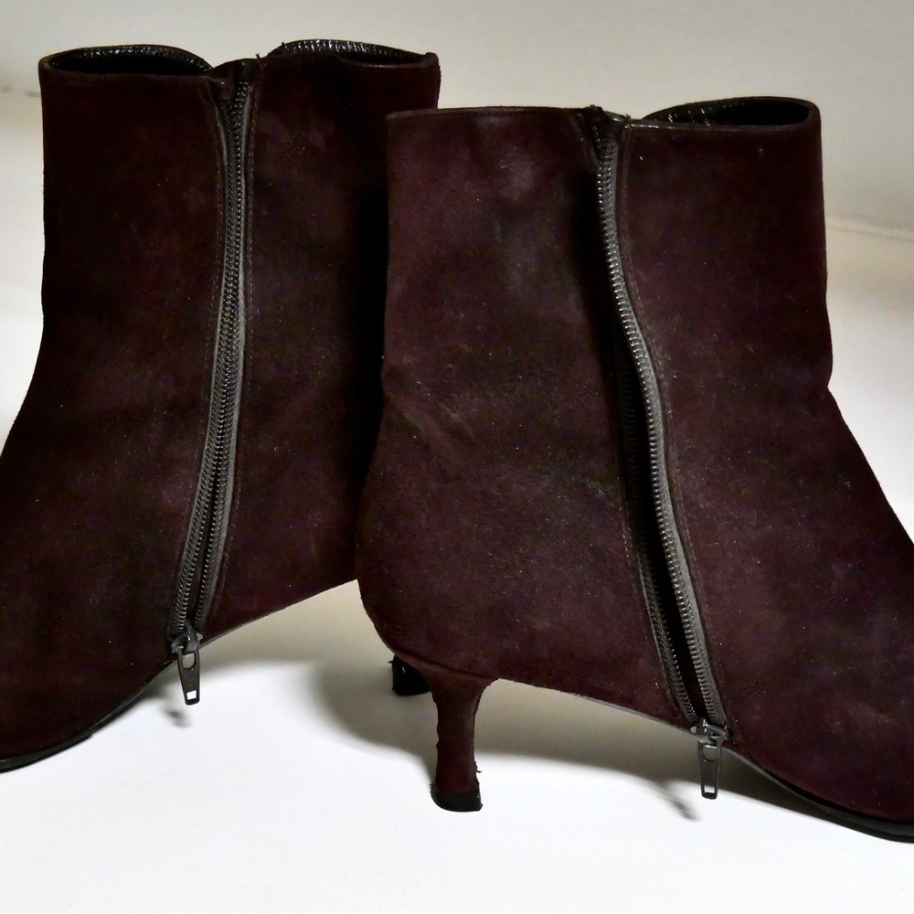 Brown suede kitten heel Booties